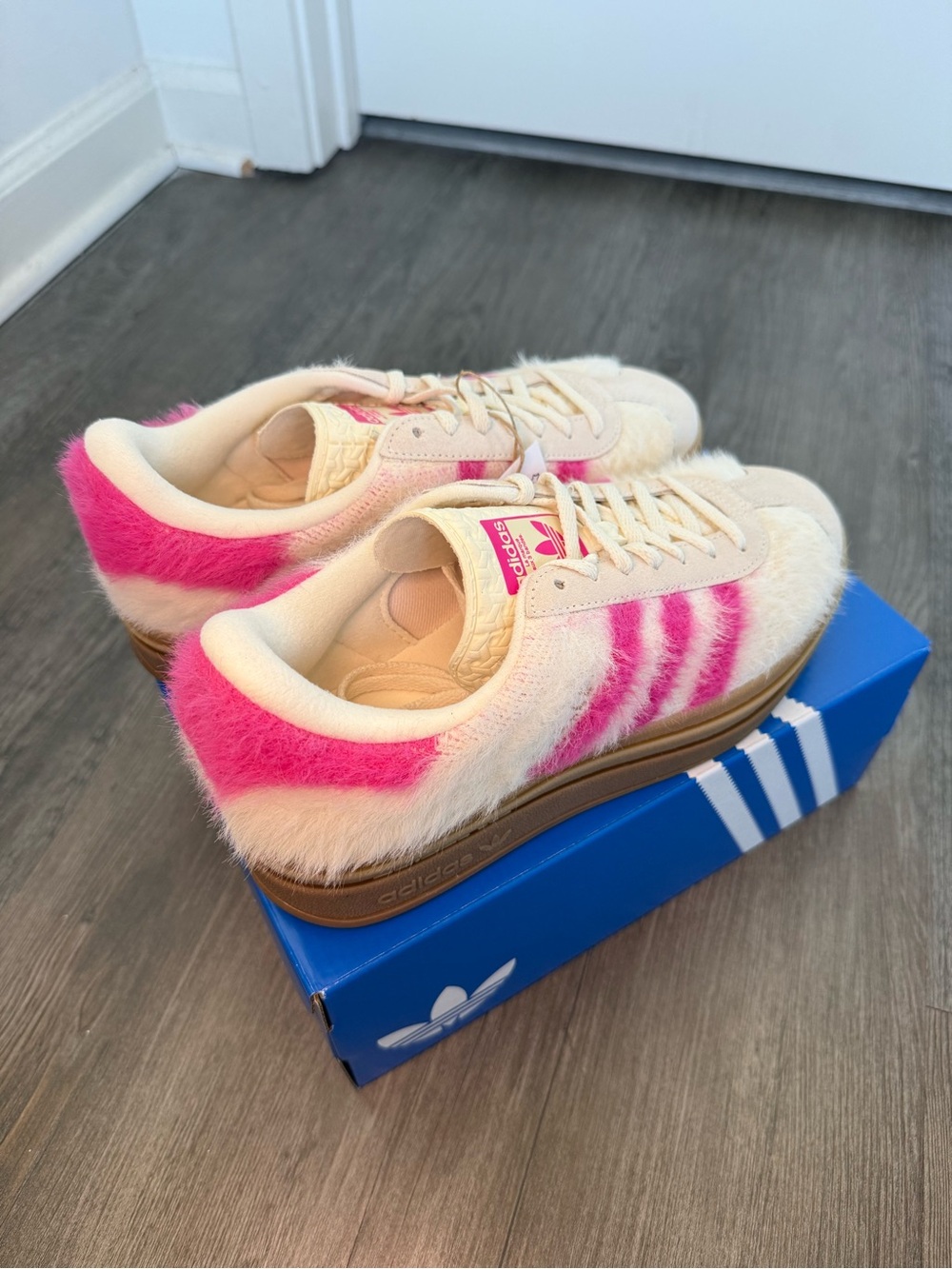 NWT Women’s Adidas Gazelle Bold Size 7 Shock Pink White Gold Brand New Sneakers! - Picture 9 of 14